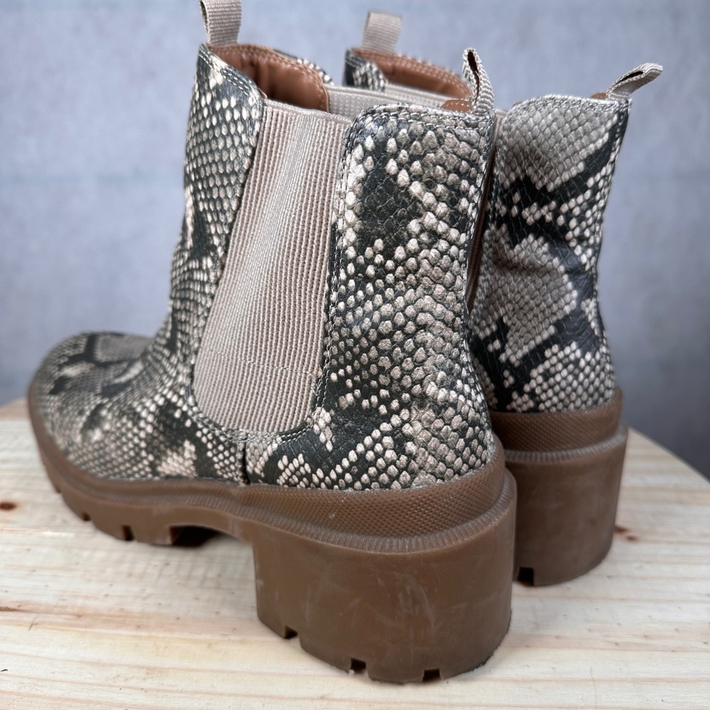 Universal Thread Snakeskin Print Chelsea Boots Women Size 11 Grey Good Lug Sole - Picture 8 of 15